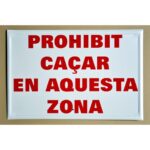 Tablilla PROHIBIT CAÇAR EN AQUESTA ZONA 50×33 - Imagen 2